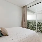 Palo Alto Apartment *